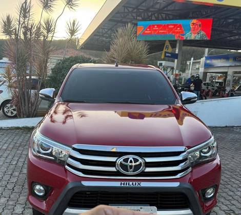 TOYOTA HILUX 2.8 SR 4X4 CD 16V DIESEL 4P AUTOMÁTICO TOYOTA HILUX 2.8 SR 4X4 CD 16V DIESEL 4P AUTOMÁTICO